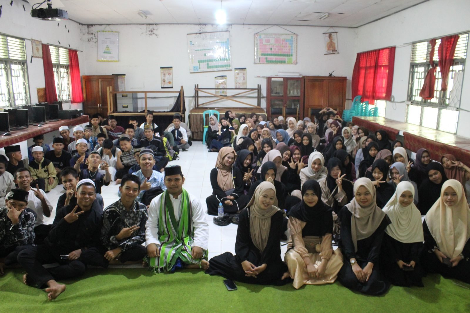 SMA Negeri 1 Montallat Gelar Peringatan Maulid Nabi Muhammad SAW Dengan Penuh Khidmat
